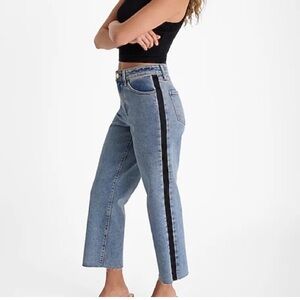 NWT Women’s Express Cropped Jeans With Black Stripe Size 8R